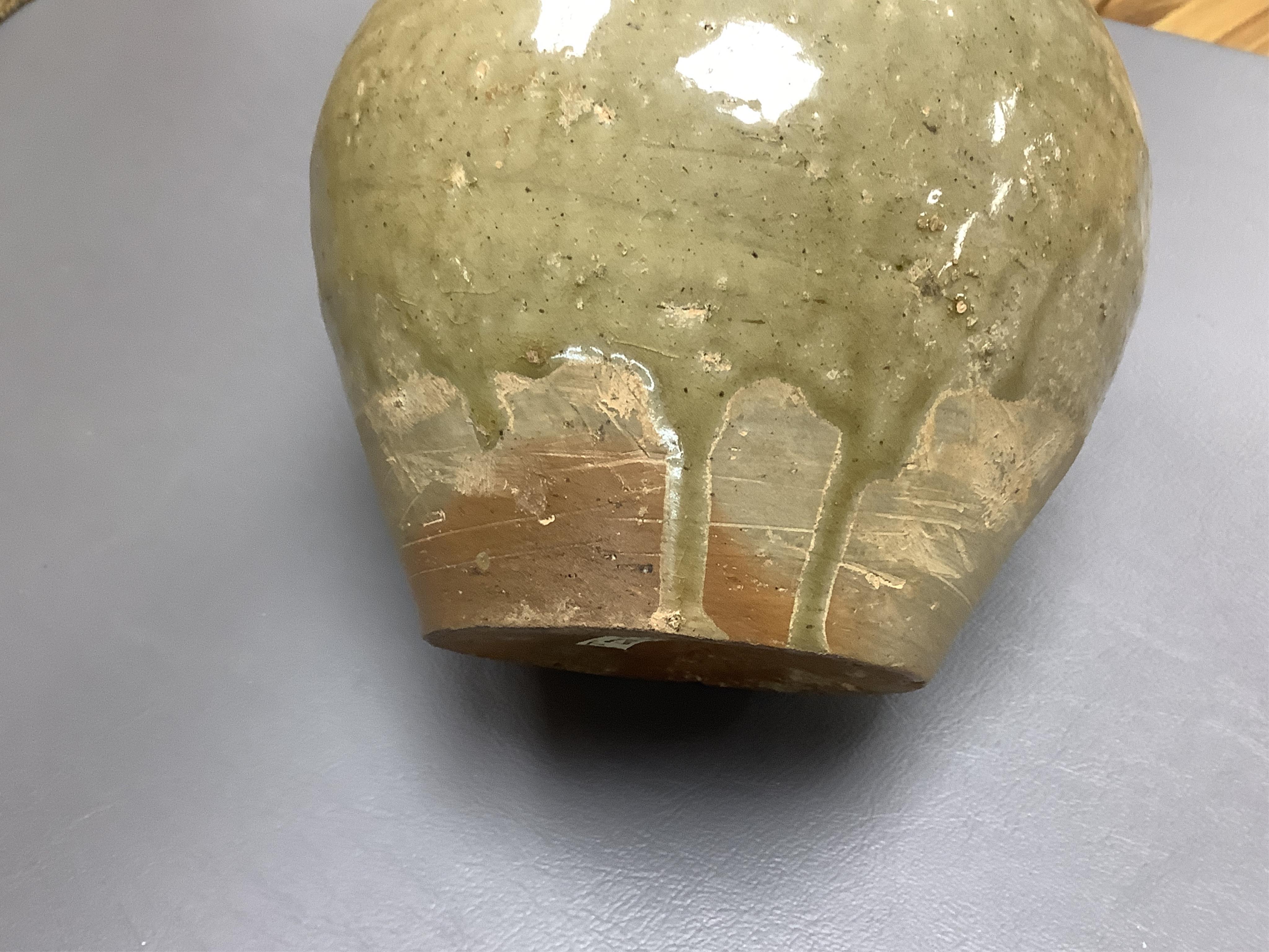 A Chinese olive green glazed jar, Tang Dynasty, 13cm